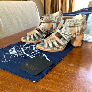 FREEBIRD by STEVEN Conner Sandals in Ice Size 9.0